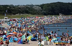 Ferien an der see. - &copy; Bernd W&uuml;stneck/dpa