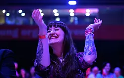 Fraktionschefin Heidi Reichinnek stiftet in der Partei Begeisterung. - © Hendrik Schmidt/dpa