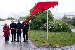 Witwe Heidi Beckenbauer (l) nahm auch an der Einweihung teil. - © Sven Hoppe/dpa