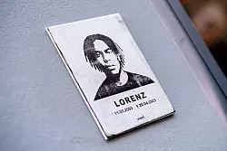 Die Umst&auml;nde des gewaltsamen Todes von Lorenz sollen in einem Gerichtsverfahren gekl&auml;rt werden. Angeklagt ist ein Polizist. - &copy; Hauke-Christian Dittrich/dpa