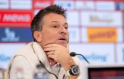Mainz-Sportvorstand Christian Heidel tat sich sehr schwer mit der Trennung von Trainer Bo Henriksen. - © Torsten Silz/dpa