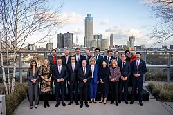 Bundeskanzler Olaf Scholz reiste mit sechs Ministerinnen und Ministern nach Rotterdam. - &copy; Michael Kappeler/dpa