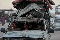 Palästinenser fliehen aus dem Norden des Gazastreifens (Archivbild) - © Jehad Alshrafi/AP/dpa