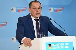 AfD-Fraktionschef Tino Chrupalla sagt, die Union stelle jetzt Forderungen, die die AfD seit Jahren gestellt habe. - © Fariha Farooqui/dpa