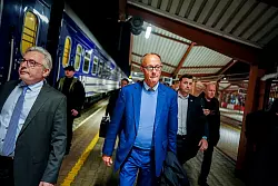 Merz reist mit dem Zug in die ukrainische Hauptstadt. - © Kay Nietfeld/dpa