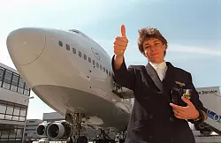 Erst 1986 kam die erste Frau in die Pilotenausbildung der Lufthansa. (Archivbild) - &copy; Arne Dedert/dpa