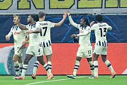 Tore schießen leicht gemacht: Bergamo traf dreimal in sechs Minuten. - © Uwe Anspach/dpa