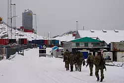 D&auml;nische Soldaten im Hafen von Nuuk an Land. (Archivbild) - &copy; Mads Claus Rasmussen/Ritzau Scanpix Foto/AP/dpa