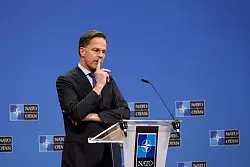 Auch Nato-Generalsekret&auml;r Mark Rutte &auml;u&szlig;erte sich am Abend erstmals nach den Ank&uuml;ndigungen Trumps zum Konflikt um die Arktisinsel. (Archivbild) - &copy; Geert Vanden Wijngaert/AP/dpa