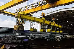 Die US-Zölle setzten vor allem die europäische Stahlindustrie zuletzt stark unter Druck. (Archivbild) - © Philipp von Ditfurth/dpa