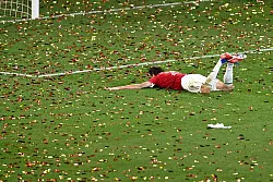 Der FC Bayern hat Thomas Müller ausgiebig gefeiert. - © Sven Hoppe/dpa