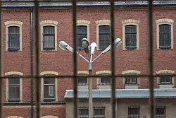 Im einst ber&uuml;chtigten DDR-Frauengef&auml;ngnis Hoheneck erinnert eine neue Gedenkst&auml;tte an die Schicksale politischer H&auml;ftlinge. - &copy; Sebastian Willnow/dpa