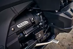 Technik trifft Eleganz: Der mächtige 1,8-Liter-Sechszylinder-Boxermotor unter der Verkleidung. - © Honda/dpa-tmn