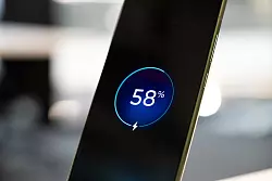 Dauerläufer-Gene: Das Edge 70 hielt im Test locker einen, manchmal sogar zwei Tage, bevor es wieder ans Netzteil musste. - © Nico Tapia/dpa-tmn