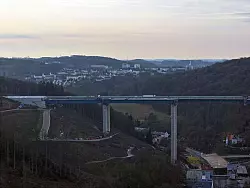 Nach vier Jahren rollt der Verkehr auf der Rahmedetalbr&uuml;cke wieder. - &copy; Sascha Thelen/dpa