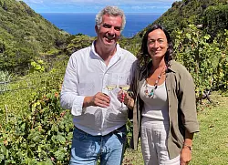 Erzeugen seit 2014 Rosé- und Weißweine: Marco Noronha und Maria Veloso vom Weingut-Hotel Terrabona Nature & Vineyards. - © Manuel Meyer/dpa-tmn