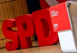 Die nordrhein-westfälische SPD hat in Essen ihre Landesliste für den Bundestagswahlkampf mit prominenten Namen aufgestellt. - © Thomas Banneyer/dpa