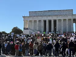 Demo von Wissenschaftlern gegen Kürzungen. - © Thomas Müller/dpa