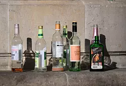 Höhere Verbrauchsteuern auf Alkohol könnten nach Schätzungen Milliardensummen in die Staatskasse spülen. (Symbolbild) - © Robert Michael/dpa