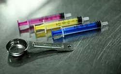 Im Konsumraum gibt es saubere Utensilien, aber auch Trinken, Essen, Duschen und Toiletten. - &copy; Britta Pedersen/dpa