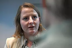 Die SPD-Sozialpolitikerin Annika Klose sieht der Rentenabstimmung optimistisch entgegen. - © Elisa Schu/dpa