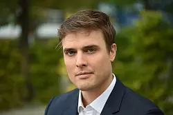 Schreiber kennen viele auch als Autor. (Archivbild) - © Uwe Zucchi/dpa