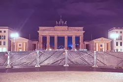 Die ZDF-Silvestershow kommt diesmal nicht vom Brandenburger Tor in Berlin, sondern aus der Hafencity in Hamburg. - &copy; Paul Zinken/dpa