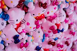 Hello Kitty sieht aus wie eine Katze, ihr Design ist aber so anpassungsf&auml;hig wie ein Cham&auml;leon. (Foto Archiv) - &copy; Rolf Vennenbernd/dpa