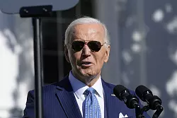 Joe Biden ist bei einem seiner letzten &ouml;ffentlichen Auftritte als US-Pr&auml;sident gut gelaunt. - &copy; Susan Walsh/AP