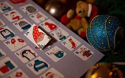 Heiligabend - Zeit für ein Geschenk für mich selbst? (Archivbild) - © Monika Skolimowska/dpa-Zentralbild/dpa