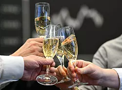 Jeder F&uuml;nfte in Deutschland investiert an der B&ouml;rse. (Archivbild) - &copy; Arne Dedert/dpa