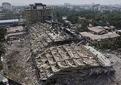 Ganze Hochhäuser sind eingestürzt. - © Cai Yang/Xinhua/AP/dpa