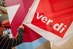 Die Streikwelle in den laufenden Tarifverhandlungen für den öffentlichen Dienst hat erstmals die Flughäfen Köln und Düsseldorf in Nordrhein-Westfalen getroffen - © Thomas Banneyer/dpa