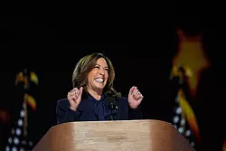 Harris hielt zum gro&szlig;en Finale ihre Rede. - &copy; Paul Sancya/AP/dpa