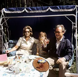 Kanzler mit Familie: Bundeskanzler Willy Brandt mit Ehefrau Rut und Sohn Matthias im Sommerurlaub (Archivbild). - &copy; picture alliance / dpa