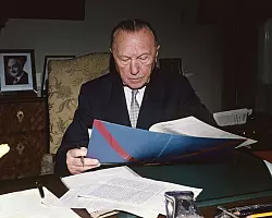 Er war der &auml;lteste Kanzler der Bundesrepublik: Konrad Adenauer. (Archivbild) - &copy; Kurt Rohwedder/dpa