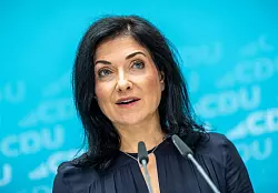 Bekam Post aus Bayern: Bundeswirtschaftsministerin Katherina Reiche (CDU) wird von ihrem bayerischen Amtskollegen aufgefordert, das Verbandsklagerecht auszusetzen. (Archivbild) - © Michael Kappeler/dpa