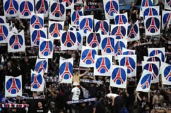 Träumen vom Gewinn der Champions League: Die Fans von Paris Saint-Germain. - © Nick Potts/PA Wire/dpa