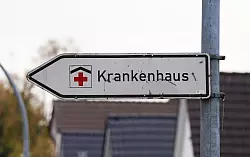 In der Grundversorgung soll es bei kurzen Wegen zu ortsnahen Krankenhäusern bleiben. (Symbolbild) - © Marcus Brandt/dpa