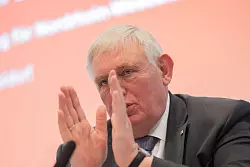 Die Krankenhausreform in Nordrhein-Westfalen bringt viele Veränderungen. (Archivbild) - © Rolf Vennenbernd/dpa