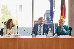 Das Gremium besteht aus Abgeordneten und Experten. - &copy; J&ouml;rg Carstensen/dpa