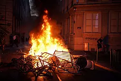 In Frankreich kam es infolge eines t&ouml;dlichen Polizeischusses auf einen Jugendlichen mit Migrationshintergrund zu schweren Ausschreitungen. - &copy; Laurent Cipriani/AP