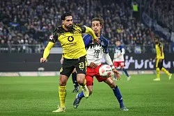 Kapit&auml;ne unter sich: Dortmunds Emre Can (l) und Yussuf Poulsen. - &copy; Christian Charisius/dpa