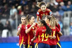 Spaniens Fußballerinnen sind bei der EM bislang obenauf. - © Til Buergy/KEYSTONE/dpa