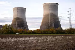 Die beiden K&uuml;hlt&uuml;rme ragten jeweils 160 Meter in den Himmel. - &copy; Sven Hoppe/dpa