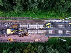 Die Bahn-Infrastruktur ist marode und bremst die Z&uuml;ge t&auml;glich vielerorts aus. Inzwischen wird reichlich gebaut - was der P&uuml;nktlichkeit im ersten Moment auch nicht zutr&auml;glich ist. (Archivbild) - &copy; Jens B&uuml;ttner/dpa