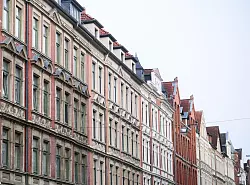 Der nächste Schritt ist nun der Gang nach Karlsruhe. (Archivbild) - © Julian Stratenschulte/dpa