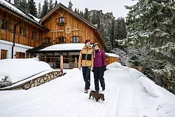 Nur mit der passenden Unterkunft wird der Winterurlaub f&uuml;r Zwei- und Vierbeiner wirklich entspannt. - &copy; Benjamin Nolte/dpa-tmn