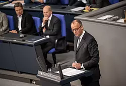 Habeck, Scholz und Lindner - die drei Politiker d&uuml;rften 2025 um das Kanzleramt k&auml;mpfen. (Archivbild) - &copy; Michael Kappeler/dpa