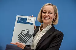 «Entscheiden Sie informiert und entscheiden Sie selbst», mahnt die Bundesdatenschutzbeauftragte. - © Michael Kappeler/dpa